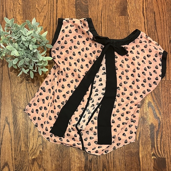 Sheer Skull Top - Picture 4 of 4